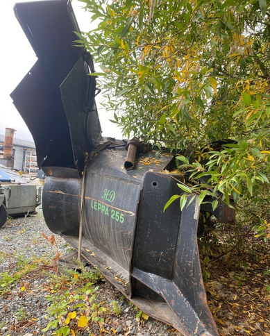 LeppäMusta 255 HD - Sand/ Salt spreader: picture 2 LeppäMusta 255 HD - Sand/ Salt spreader: picture 2