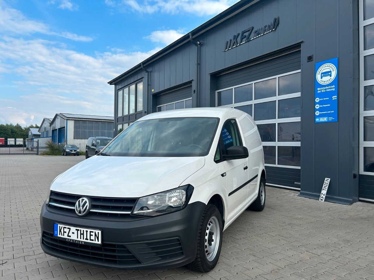 Passenger van Volkswagen Caddy Kasten | Klima, Navi: picture 1