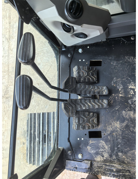 Crawler excavator Caterpillar 320GC: picture 9
