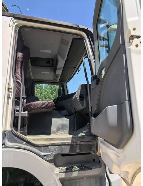 Concrete pump truck Mercedes-Benz Actros: picture 7