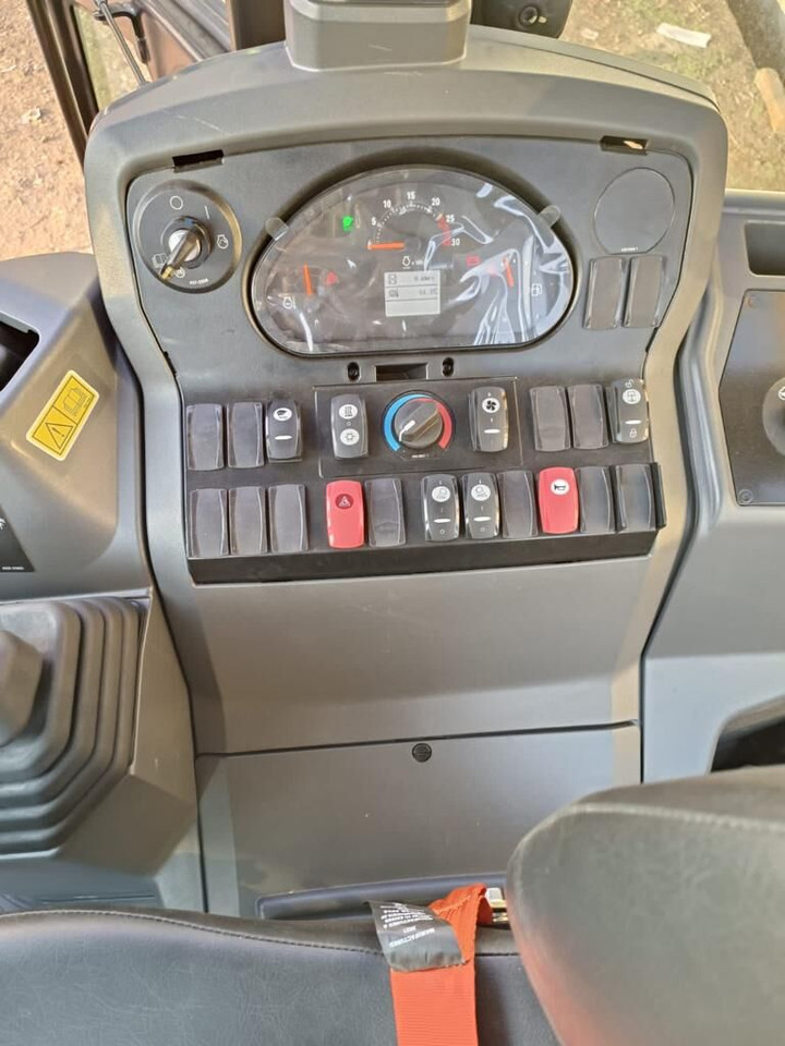 New Backhoe loader New Caterpillar 424 backhoe loader: picture 9