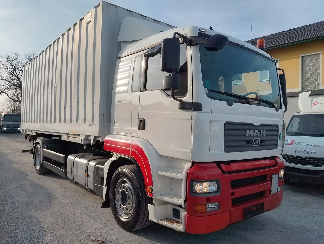MAN TGA 18 320 - Container transporter/ Swap body truck: picture 2 MAN TGA 18 320 - Container transporter/ Swap body truck: picture 2