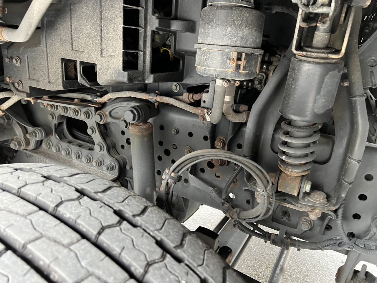 Beverage truck for transportation of drinks MERCEDES-BENZ ANTOS 18.30 L automatische Seitenladung | LBW | Klima | Tempomat: picture 38 Beverage truck for transportation of drinks MERCEDES-BENZ ANTOS 18.30 L automatische Seitenladung | LBW | Klima | Tempomat: picture 38