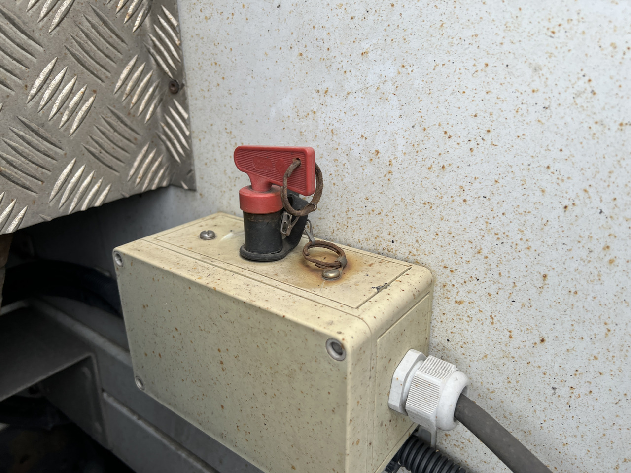 Beverage truck for transportation of drinks MERCEDES-BENZ ANTOS 18.30 L automatische Seitenladung | LBW | Klima | Tempomat: picture 7 Beverage truck for transportation of drinks MERCEDES-BENZ ANTOS 18.30 L automatische Seitenladung | LBW | Klima | Tempomat: picture 7