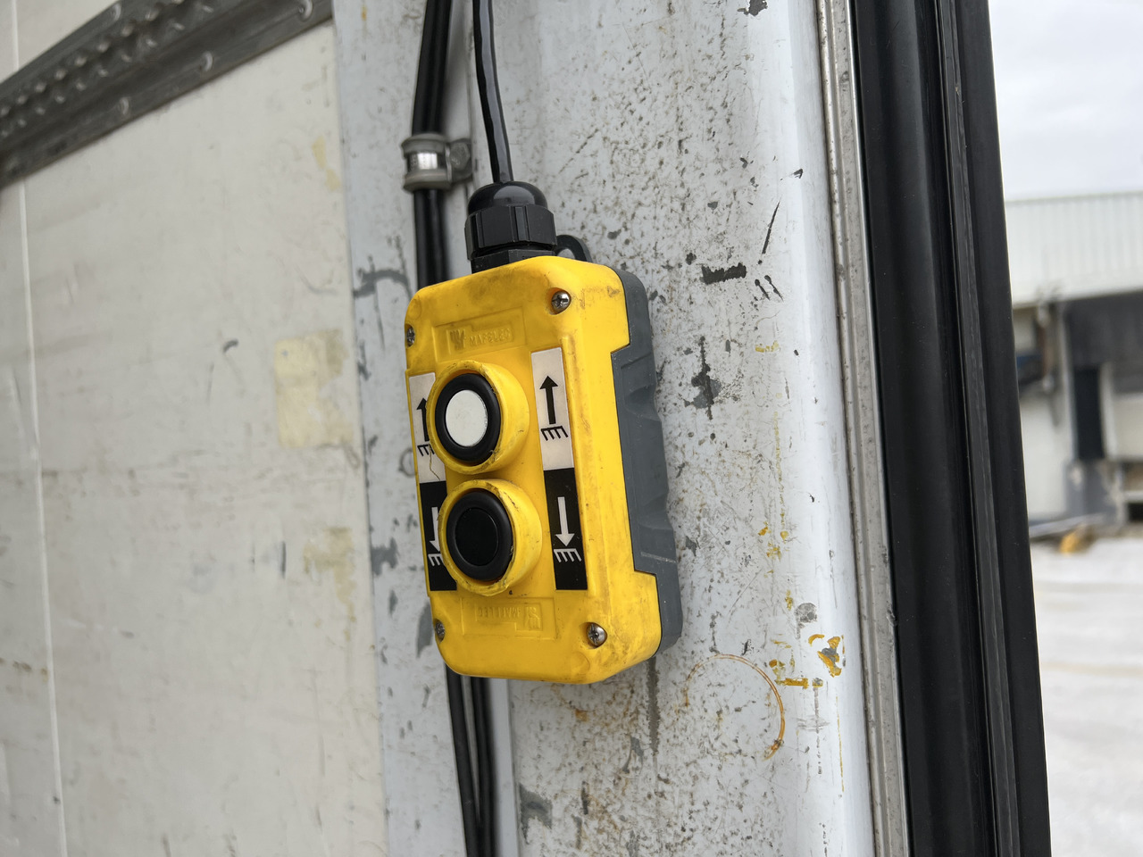 Beverage truck for transportation of drinks MERCEDES-BENZ ANTOS 18.30 L automatische Seitenladung | LBW | Klima | Tempomat: picture 16 Beverage truck for transportation of drinks MERCEDES-BENZ ANTOS 18.30 L automatische Seitenladung | LBW | Klima | Tempomat: picture 16