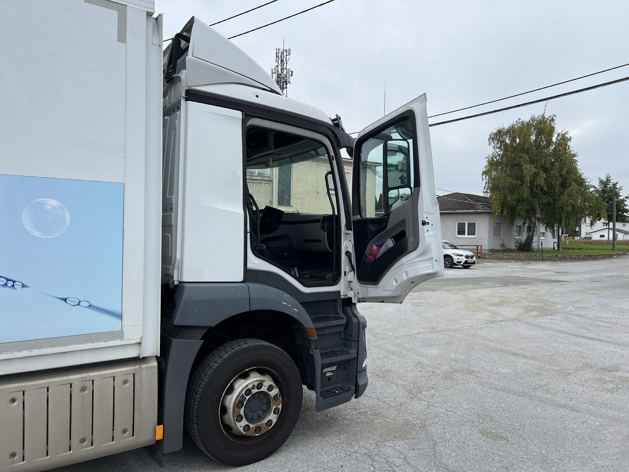 Beverage truck for transportation of drinks MERCEDES-BENZ ANTOS 18.30 L automatische Seitenladung | LBW | Klima | Tempomat: picture 29 Beverage truck for transportation of drinks MERCEDES-BENZ ANTOS 18.30 L automatische Seitenladung | LBW | Klima | Tempomat: picture 29