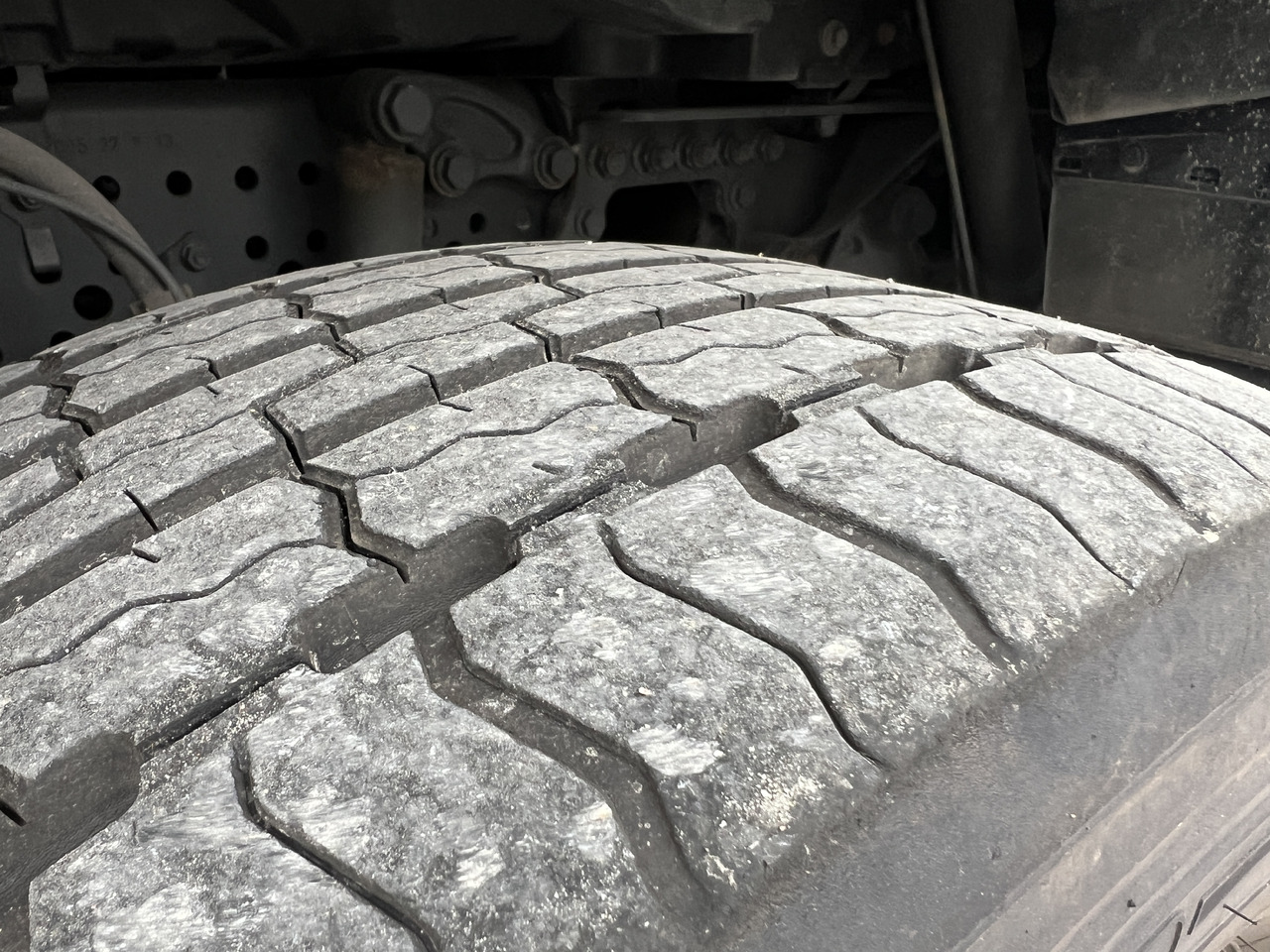 Beverage truck for transportation of drinks MERCEDES-BENZ ANTOS 18.30 L automatische Seitenladung | LBW | Klima | Tempomat: picture 40 Beverage truck for transportation of drinks MERCEDES-BENZ ANTOS 18.30 L automatische Seitenladung | LBW | Klima | Tempomat: picture 40