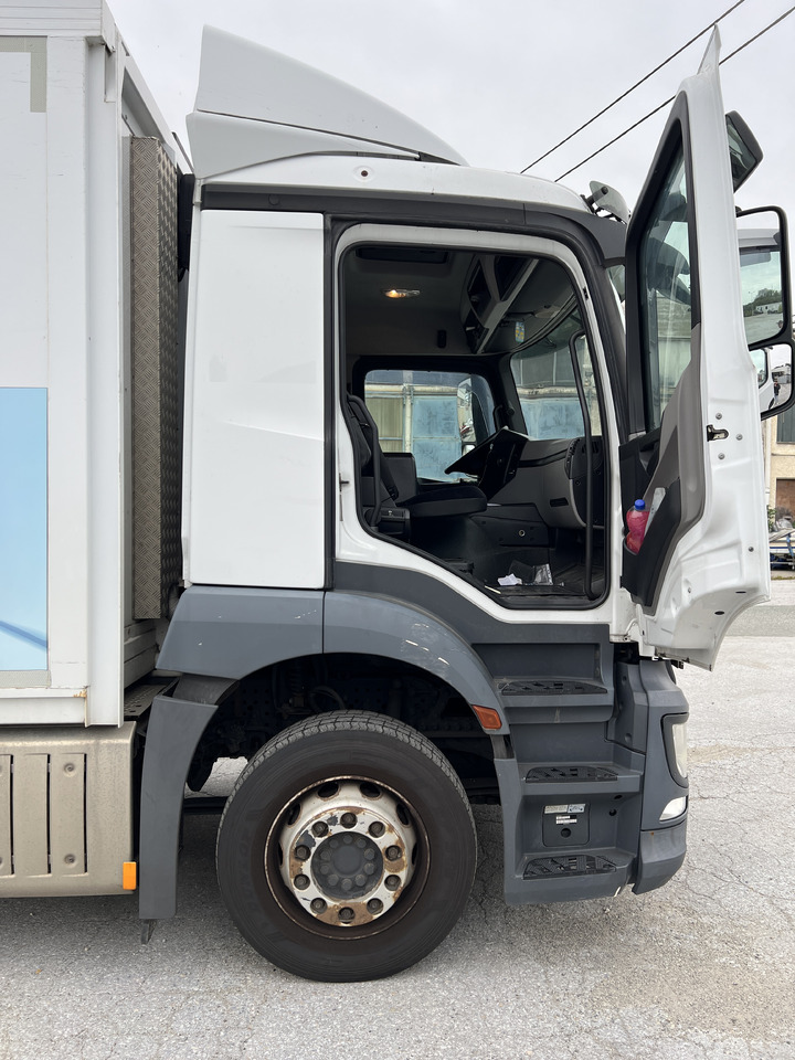 Beverage truck for transportation of drinks MERCEDES-BENZ ANTOS 18.30 L automatische Seitenladung | LBW | Klima | Tempomat: picture 30 Beverage truck for transportation of drinks MERCEDES-BENZ ANTOS 18.30 L automatische Seitenladung | LBW | Klima | Tempomat: picture 30