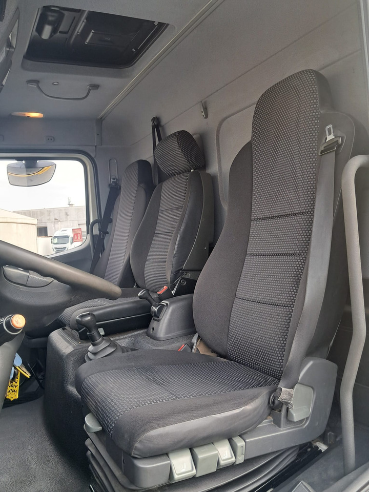 Box truck MERCEDES-BENZ ATEGO 8 16 Koffer mit LBW | Schalter | EZ 2013: picture 13