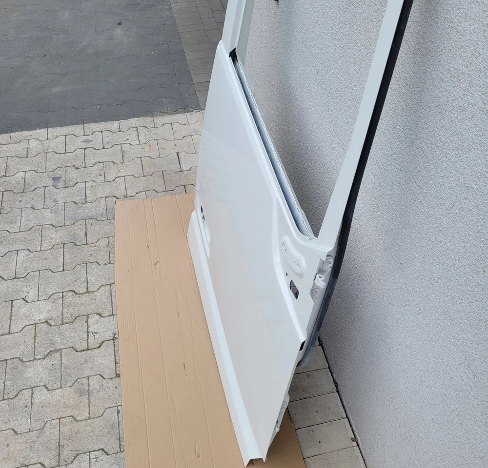 DRZWI PRAWE VOLVO FH4 ORYGINAŁ CHWALIM116 - Door and parts for Truck: picture 3 DRZWI PRAWE VOLVO FH4 ORYGINAŁ CHWALIM116 - Door and parts for Truck: picture 3