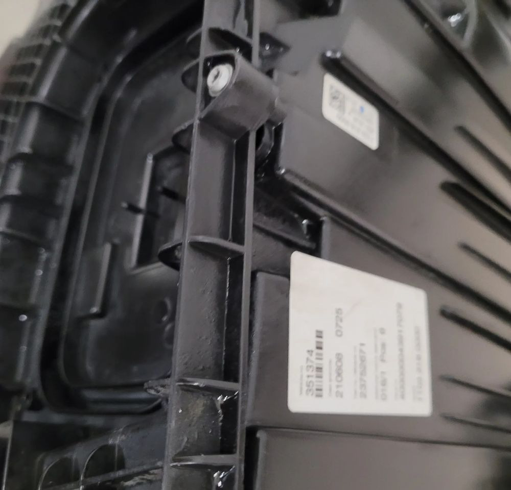 LAMPA LED VOLVO FH5 RH 23752671 ORYGINAŁ - Lights/ Lighting for Truck: picture 5 LAMPA LED VOLVO FH5 RH 23752671 ORYGINAŁ - Lights/ Lighting for Truck: picture 5