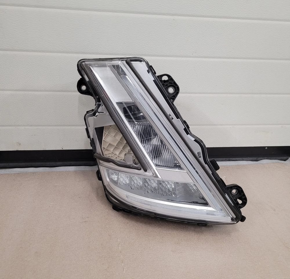 LAMPA LED VOLVO FH5 RH 23752671 ORYGINAŁ - Lights/ Lighting for Truck: picture 1 LAMPA LED VOLVO FH5 RH 23752671 ORYGINAŁ - Lights/ Lighting for Truck: picture 1