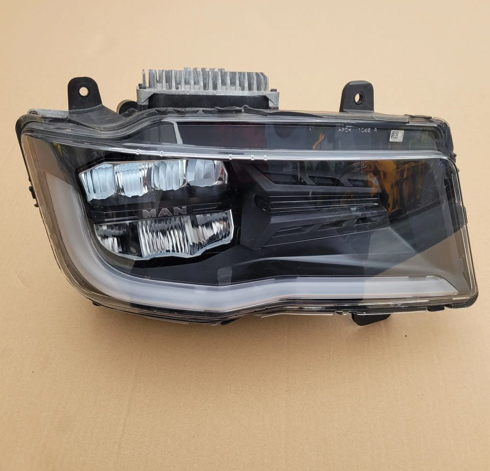 LAMPA MAN TG3 LED PRAWA 81.25101-6822 CHWALIM116 - Lights/ Lighting for Truck: picture 1 LAMPA MAN TG3 LED PRAWA 81.25101-6822 CHWALIM116 - Lights/ Lighting for Truck: picture 1