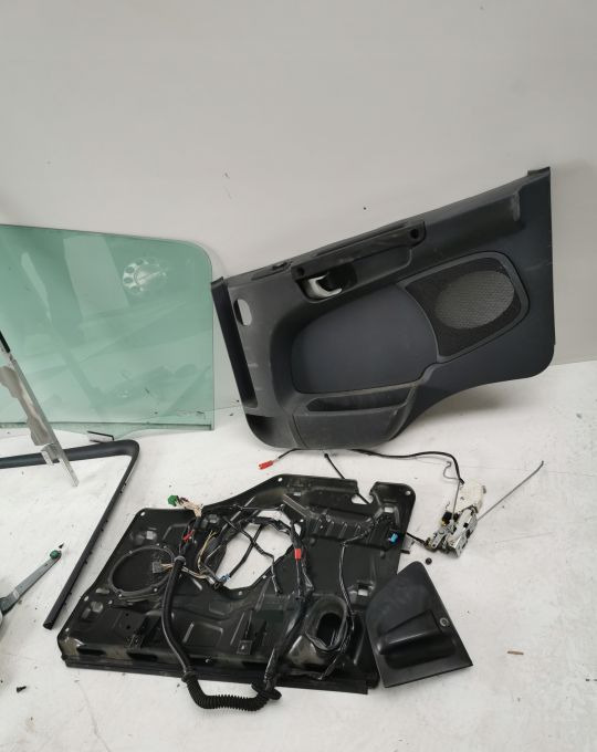 SZYBA TANPICERKA MECHANIZM ZAMEK SCANIA CP PRAWA - Door and parts for Truck: picture 2 SZYBA TANPICERKA MECHANIZM ZAMEK SCANIA CP PRAWA - Door and parts for Truck: picture 2