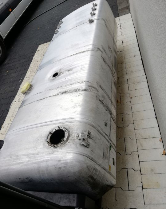 ZBIORNIK PALIWA MERCEDES ACTROS MP4 660d/75ab - Fuel tank: picture 4 ZBIORNIK PALIWA MERCEDES ACTROS MP4 660d/75ab - Fuel tank: picture 4