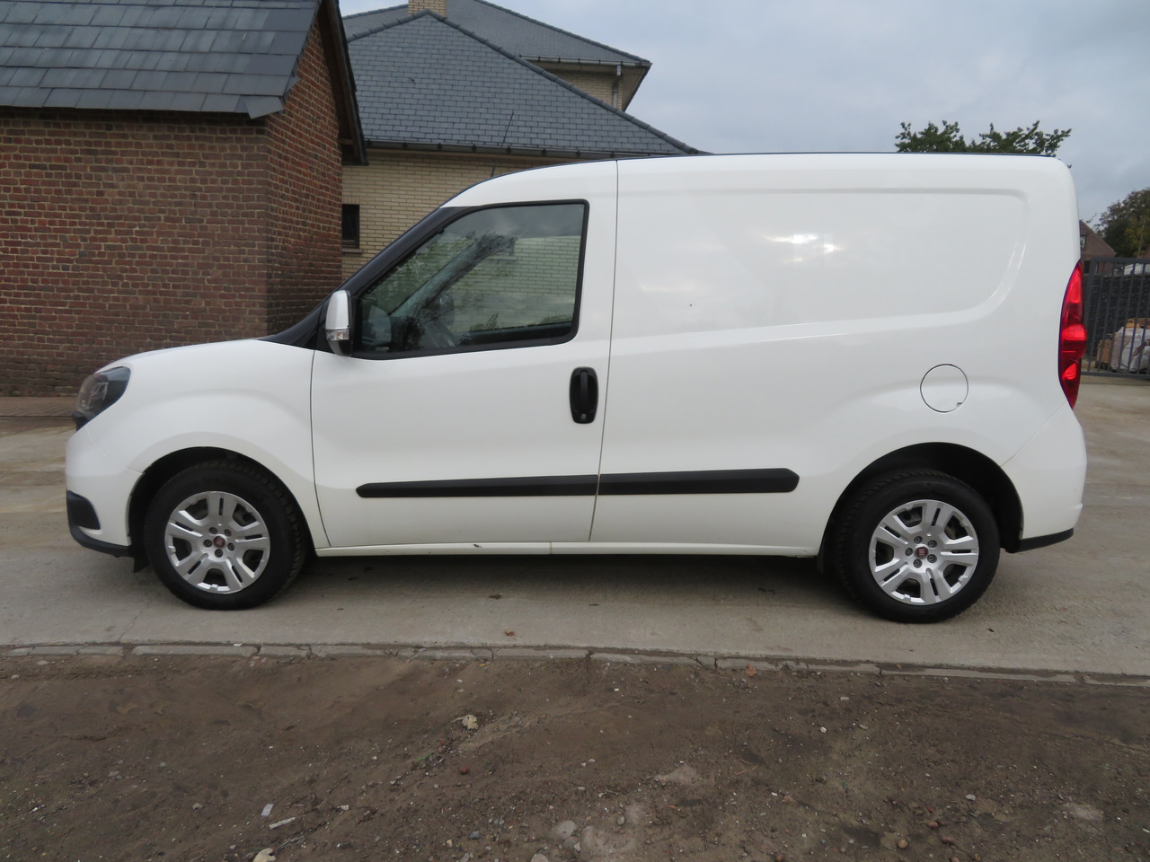 Fiat Doblo Cargo 1.6 Multijet - Small van: picture 4 Fiat Doblo Cargo 1.6 Multijet - Small van: picture 4