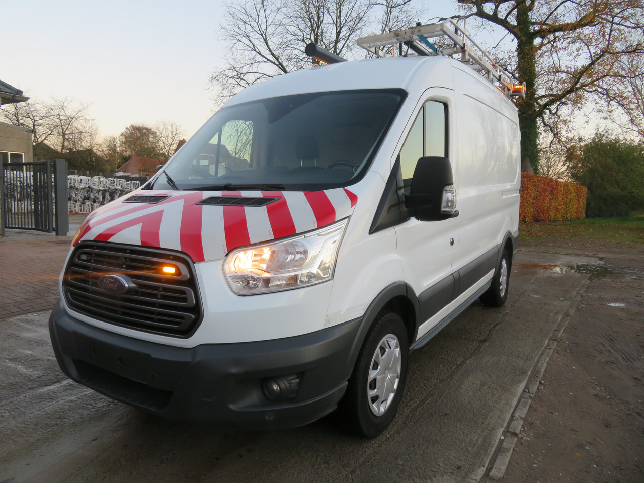 Ford Transit 2.0TDCi - L2H2 - Panel van: picture 3 Ford Transit 2.0TDCi - L2H2 - Panel van: picture 3