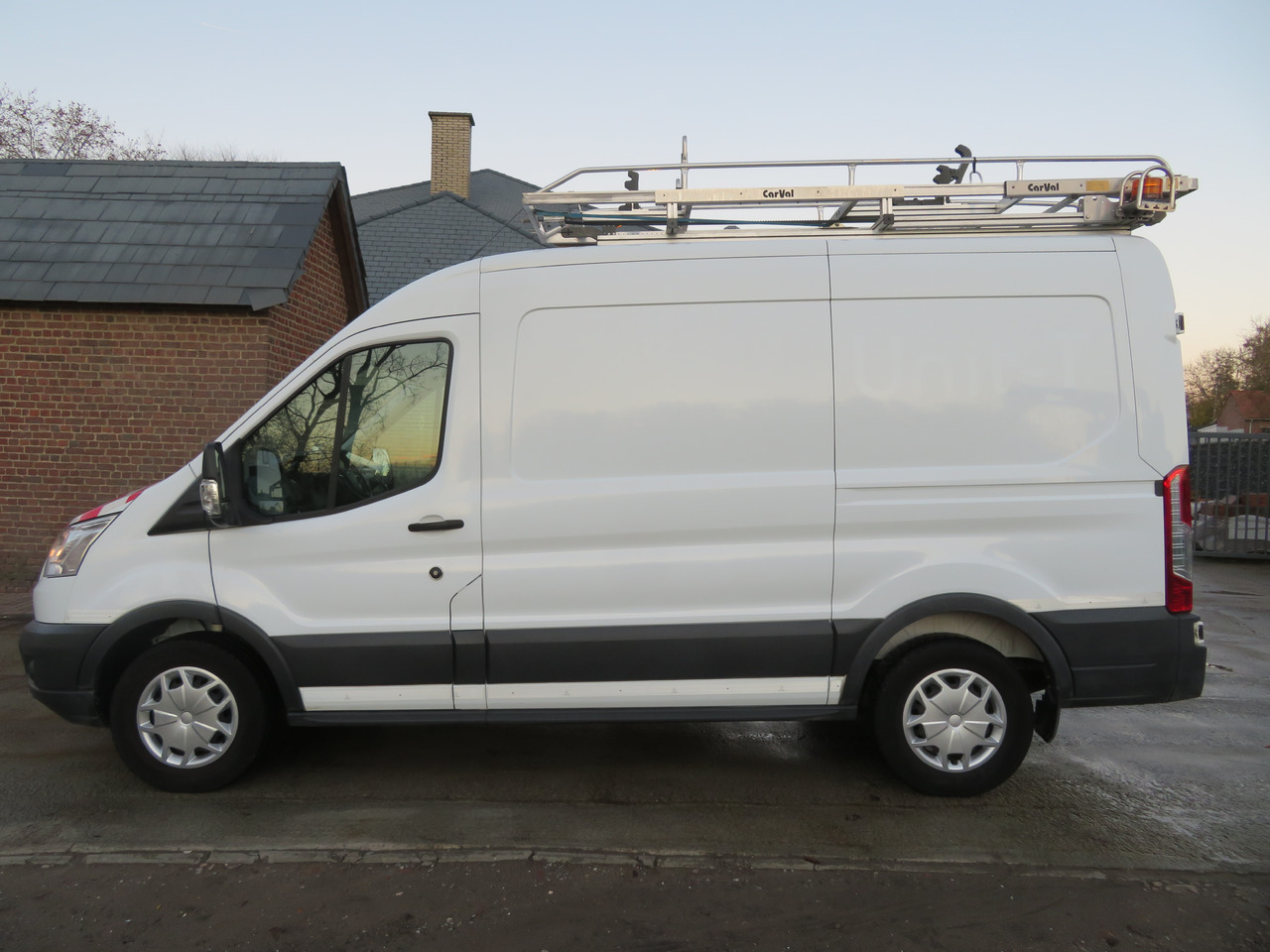 Ford Transit 2.0TDCi - L2H2 - Panel van: picture 4 Ford Transit 2.0TDCi - L2H2 - Panel van: picture 4