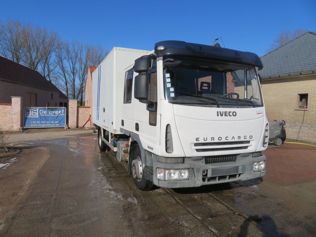 Iveco Eurocargo ML90E18 - Box truck: picture 1 Iveco Eurocargo ML90E18 - Box truck: picture 1