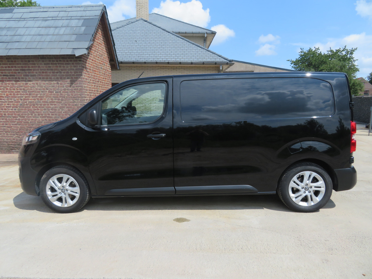 OPEL Vivaro Edition 2.0 Turbo - L2H1 - Small van: picture 4 OPEL Vivaro Edition 2.0 Turbo - L2H1 - Small van: picture 4
