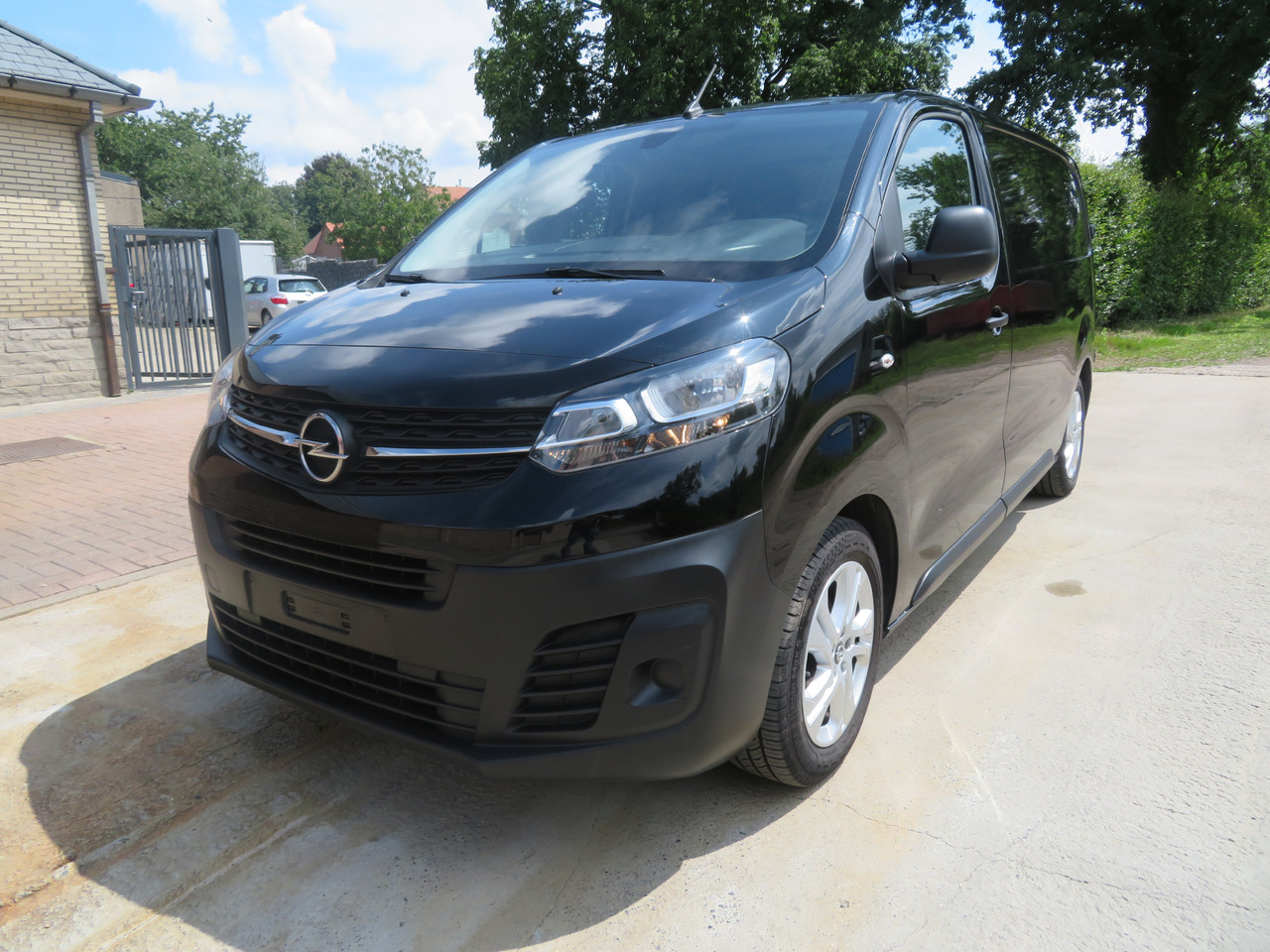 OPEL Vivaro Edition 2.0 Turbo - L2H1 - Small van: picture 3 OPEL Vivaro Edition 2.0 Turbo - L2H1 - Small van: picture 3