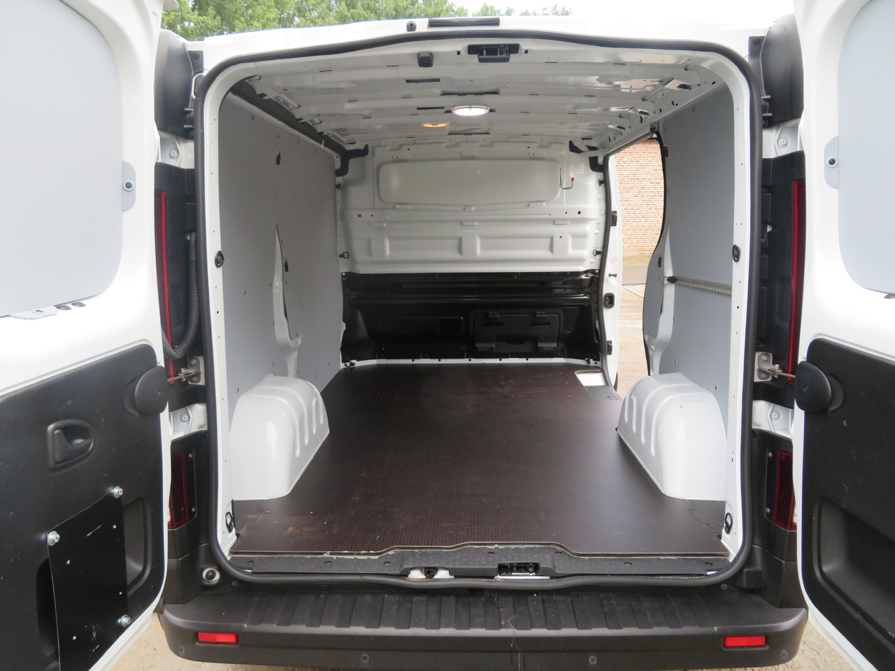 Small van Renault Trafic 2.0dCi Grand Confort - L2H1: picture 10