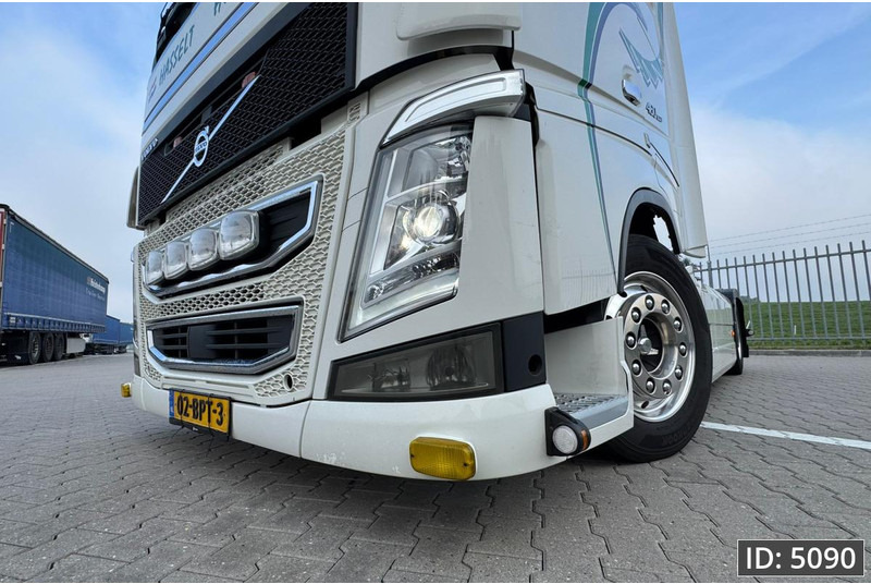 Volvo FH 460 Globetrotter XL, Euro 6, / Like new! / Special interior / Standklima / 2 Tanks - Tractor unit: picture 5 Volvo FH 460 Globetrotter XL, Euro 6, / Like new! / Special interior / Standklima / 2 Tanks - Tractor unit: picture 5