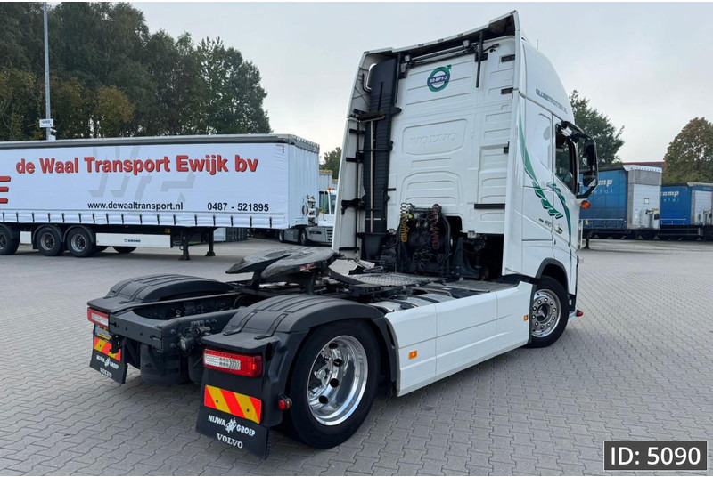 Volvo FH 460 Globetrotter XL, Euro 6, / Like new! / Special interior / Standklima / 2 Tanks - Tractor unit: picture 3 Volvo FH 460 Globetrotter XL, Euro 6, / Like new! / Special interior / Standklima / 2 Tanks - Tractor unit: picture 3