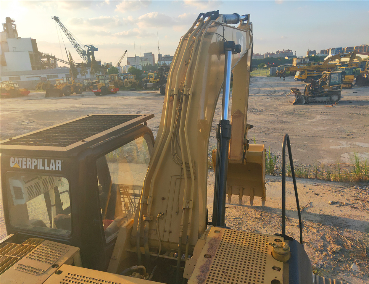 Crawler excavator CATERPILLAR Crawler Excavator 325D  Good Condition: picture 10