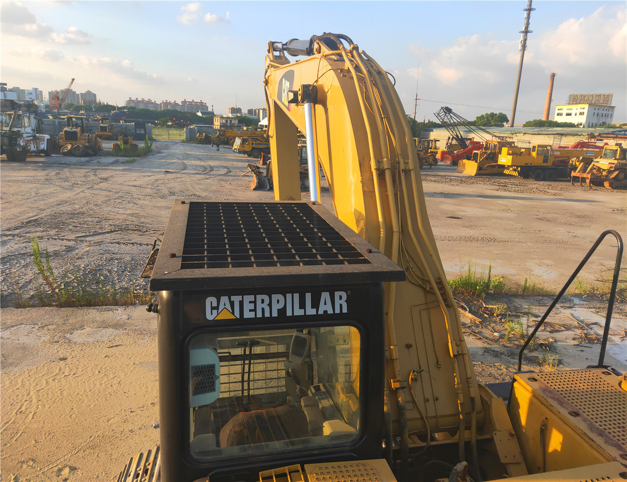 Crawler excavator CATERPILLAR Crawler Excavator 325D  Good Condition: picture 9