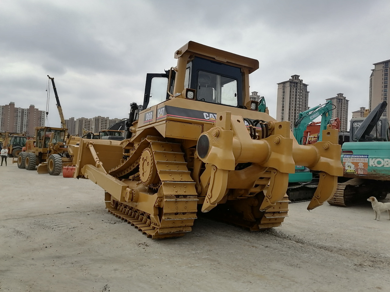 CATERPILLAR D8R Bulldozer Click for Discount - Bulldozer: picture 1 CATERPILLAR D8R Bulldozer Click for Discount - Bulldozer: picture 1