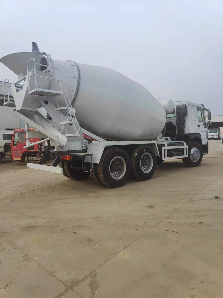 HOWO 375 Cement Mixer Truck 6*4 - Concrete mixer truck: picture 5 HOWO 375 Cement Mixer Truck 6*4 - Concrete mixer truck: picture 5