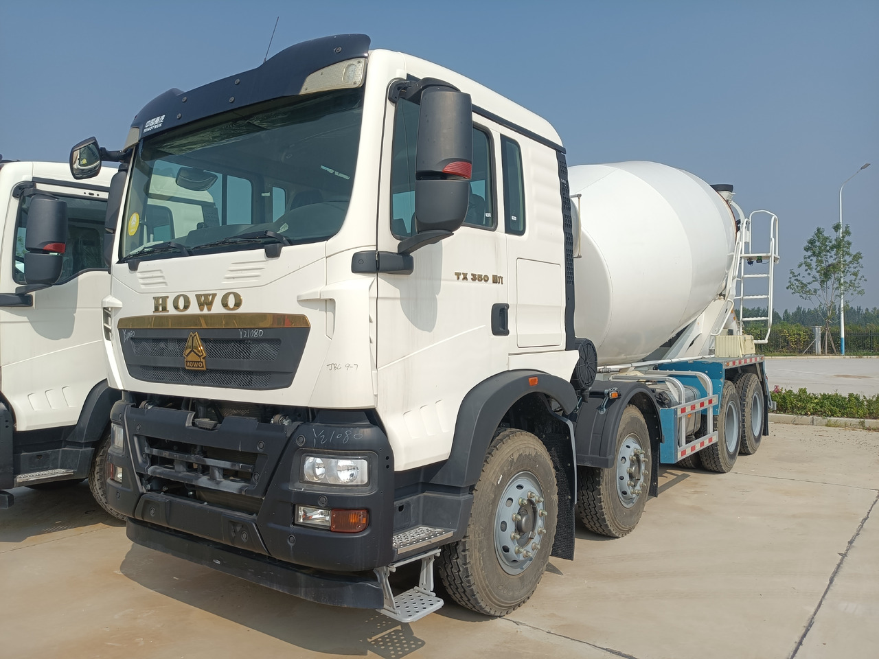 HOWO TX350 Cement Mixer Truck - Concrete mixer truck: picture 1 HOWO TX350 Cement Mixer Truck - Concrete mixer truck: picture 1