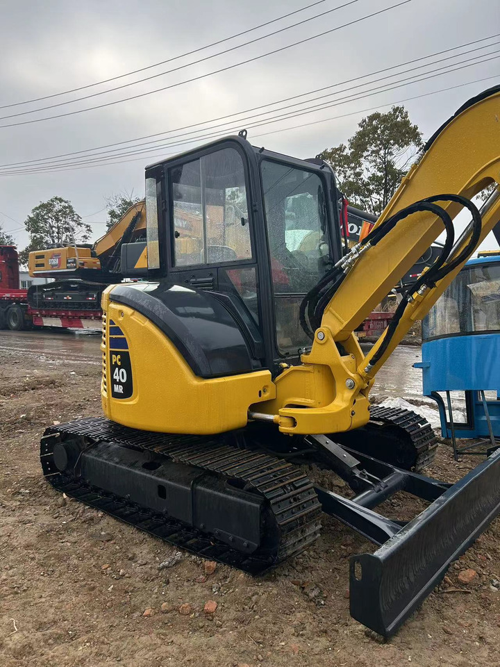 KOMATSU Mini Excavator PC40 With Enclosed Cab - Mini excavator: picture 5 KOMATSU Mini Excavator PC40 With Enclosed Cab - Mini excavator: picture 5
