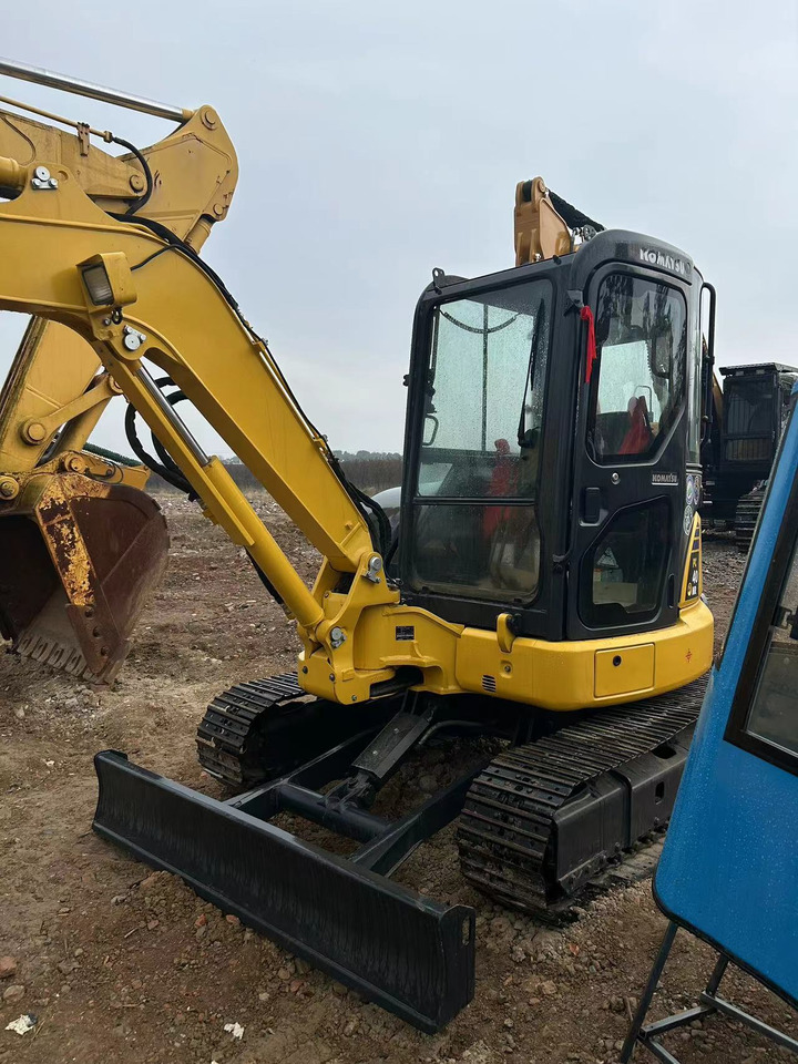 KOMATSU Mini Excavator PC40 With Enclosed Cab - Mini excavator: picture 2 KOMATSU Mini Excavator PC40 With Enclosed Cab - Mini excavator: picture 2
