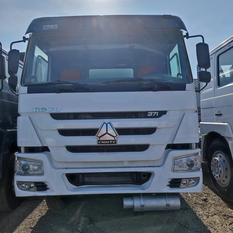 SINOTRUK HOWO 371 - Tank truck: picture 1 SINOTRUK HOWO 371 - Tank truck: picture 1