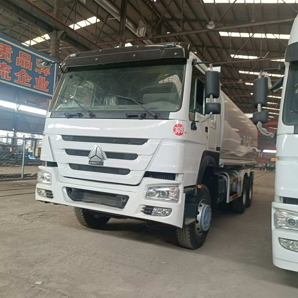 SINOTRUK HOWO 371 - Tank truck: picture 1 SINOTRUK HOWO 371 - Tank truck: picture 1