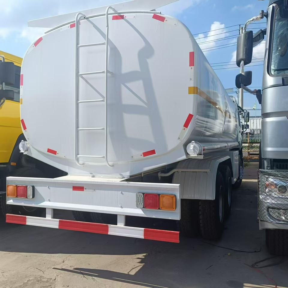 SINOTRUK HOWO 371 - Tank truck: picture 5 SINOTRUK HOWO 371 - Tank truck: picture 5