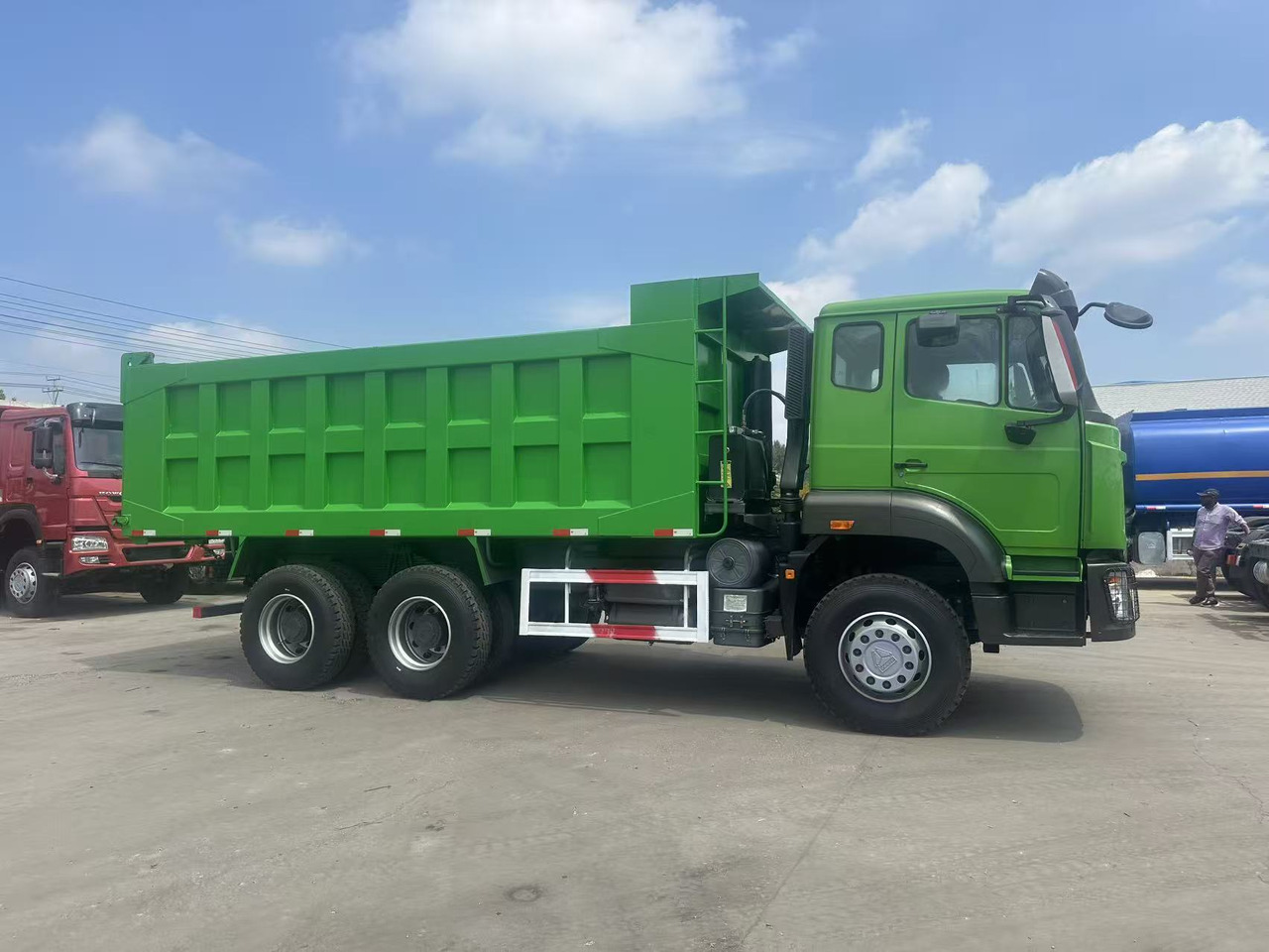 SINOTRUK HOWO 6x4 Dump Truck Click for Discount - Tipper: picture 4 SINOTRUK HOWO 6x4 Dump Truck Click for Discount - Tipper: picture 4