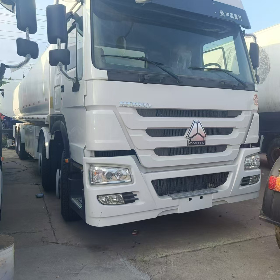 SINOTRUK Howo 371 Fuel Tanker Click Here For DISCOUNT - Tank truck: picture 2 SINOTRUK Howo 371 Fuel Tanker Click Here For DISCOUNT - Tank truck: picture 2