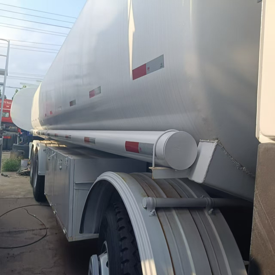 SINOTRUK Howo 371 Fuel Tanker Click Here For DISCOUNT - Tank truck: picture 5 SINOTRUK Howo 371 Fuel Tanker Click Here For DISCOUNT - Tank truck: picture 5