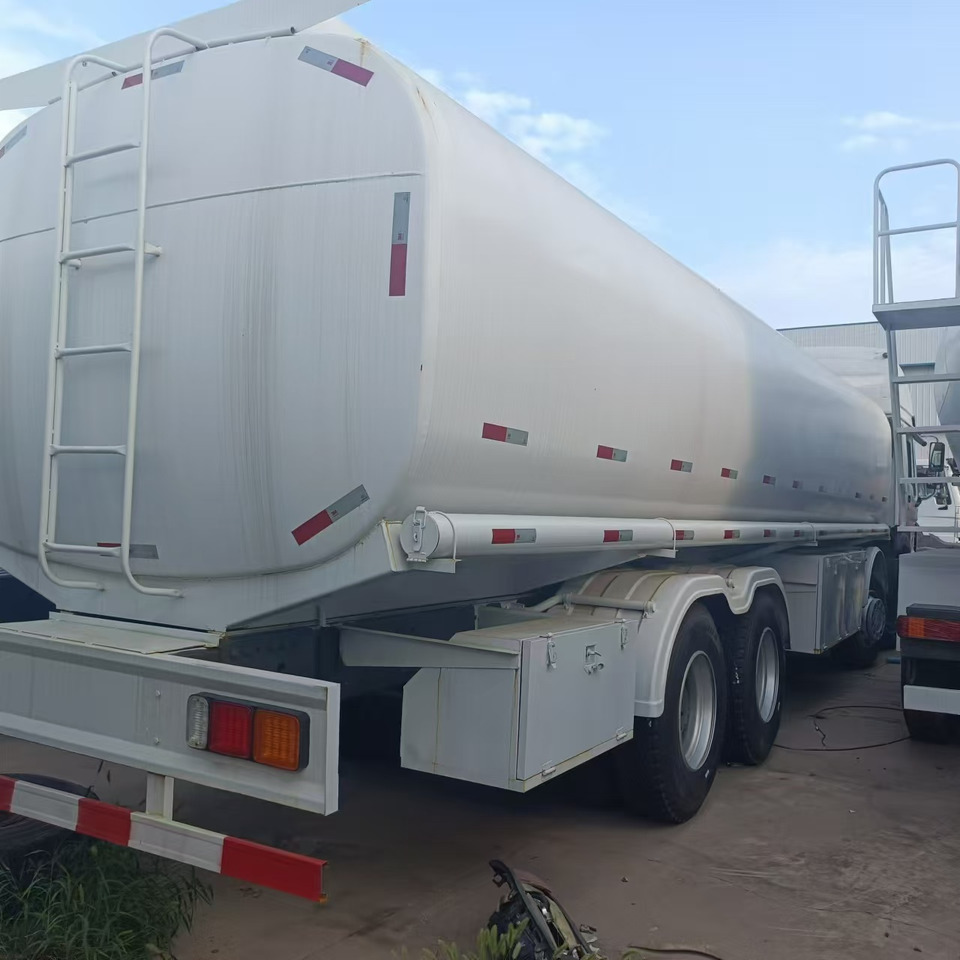 SINOTRUK Howo 371 Fuel Tanker Click Here For DISCOUNT - Tank truck: picture 4 SINOTRUK Howo 371 Fuel Tanker Click Here For DISCOUNT - Tank truck: picture 4