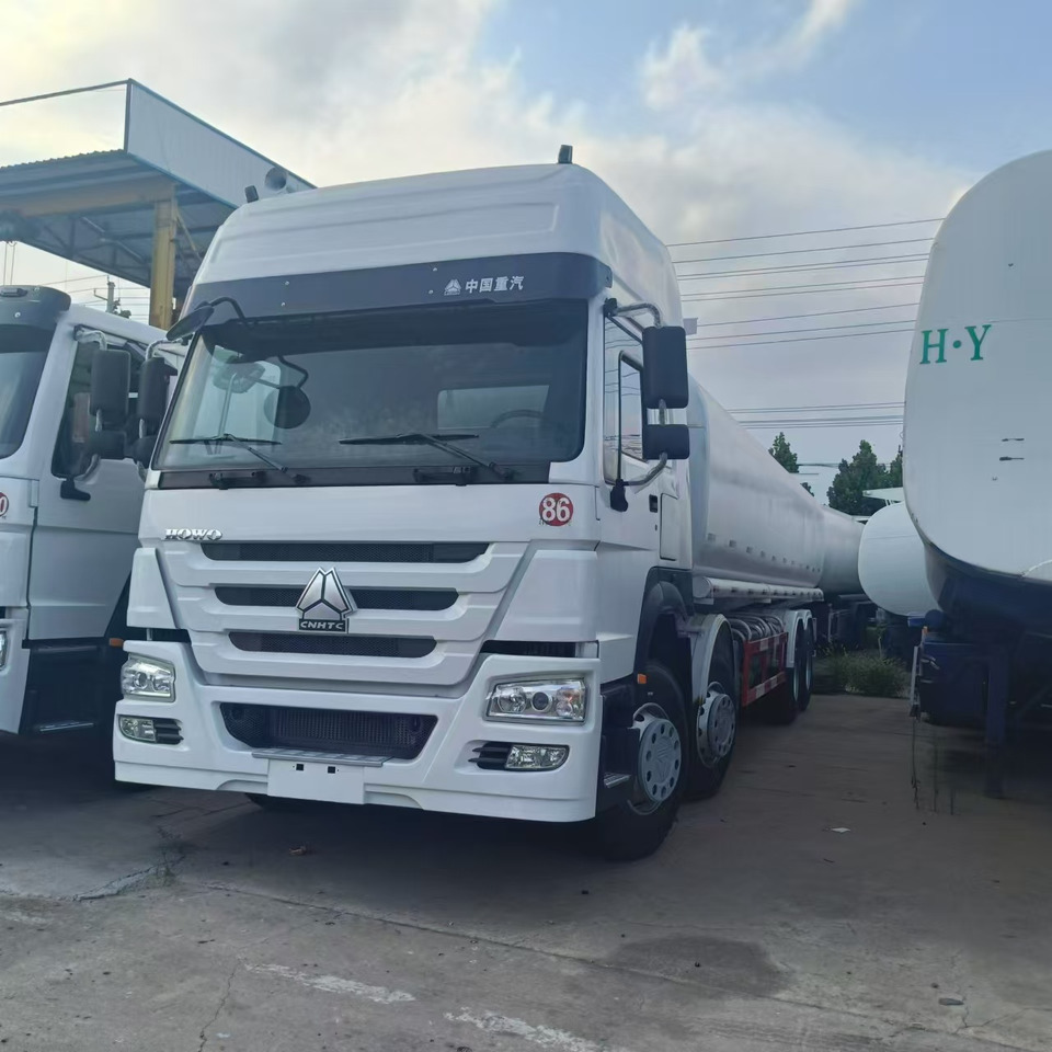 SINOTRUK Howo 371 Fuel Tanker Click Here For DISCOUNT - Tank truck: picture 1 SINOTRUK Howo 371 Fuel Tanker Click Here For DISCOUNT - Tank truck: picture 1