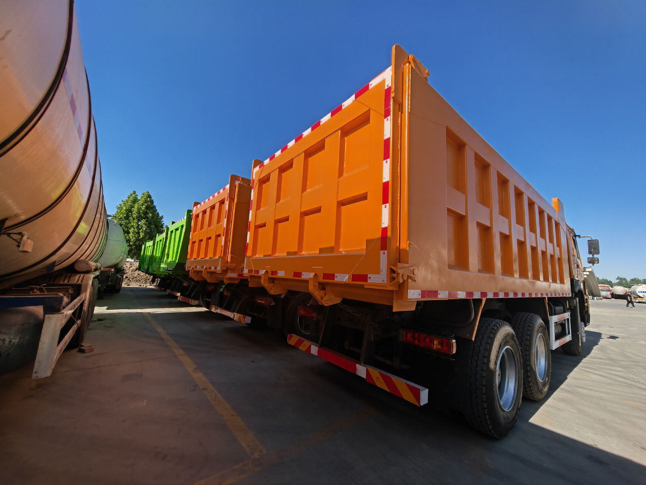 Sinotrack HOWO 6x4 Dump Truck Click for Discount - Tipper: picture 3 Sinotrack HOWO 6x4 Dump Truck Click for Discount - Tipper: picture 3