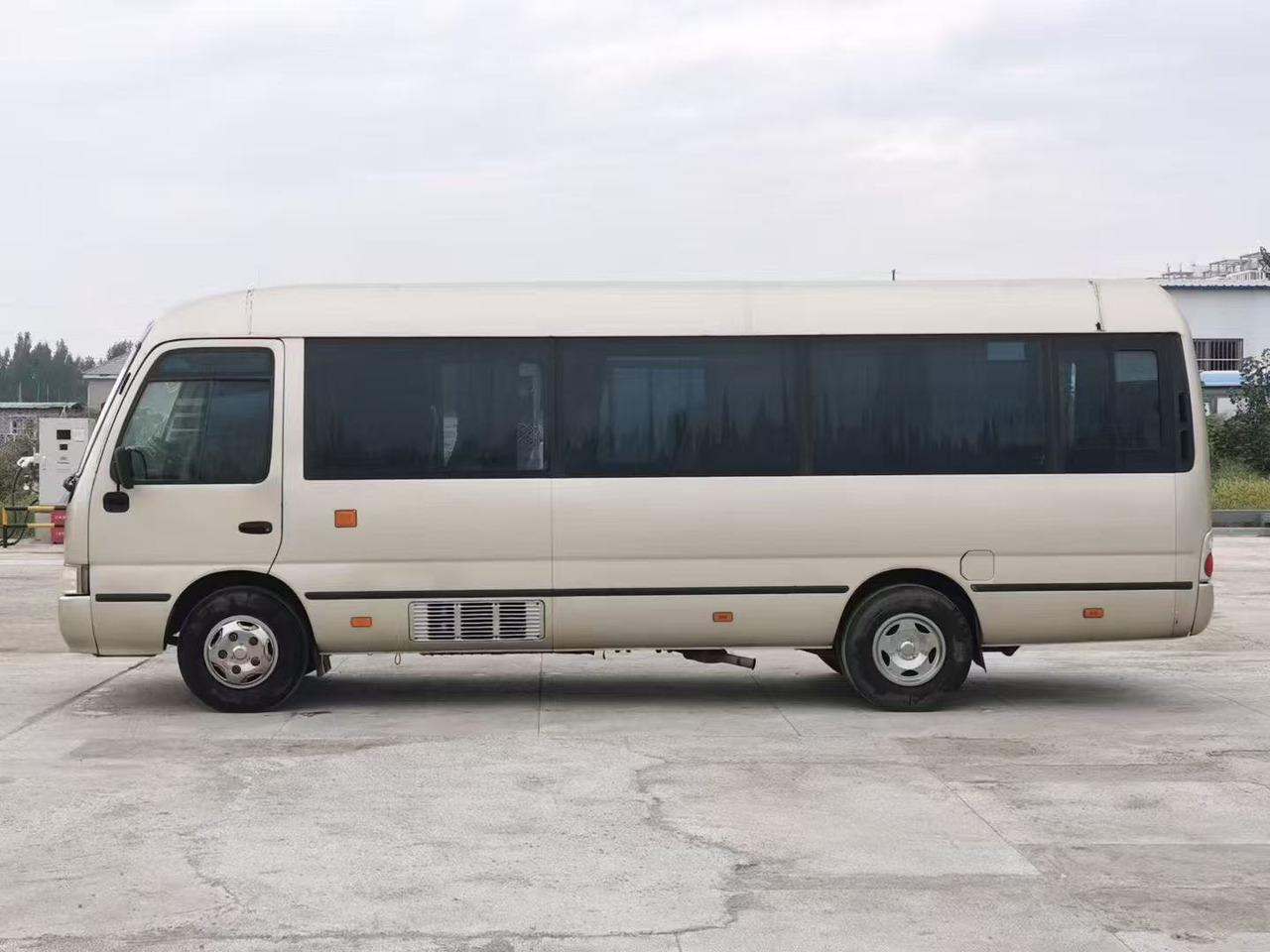 TOYOTA Coaster Mini Bus Good Conditon Automatic Doors Negotiable - Minibus, Passenger van: picture 5 TOYOTA Coaster Mini Bus Good Conditon Automatic Doors Negotiable - Minibus, Passenger van: picture 5