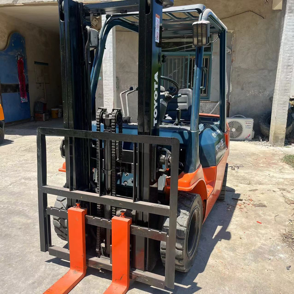 TOYOTA FD35 Forklift 3.5Ton - Diesel forklift: picture 4 TOYOTA FD35 Forklift 3.5Ton - Diesel forklift: picture 4