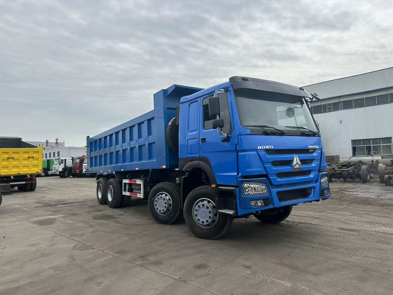 HOWO DUMP TRUCK 336 8✖4 - Truck: picture 5 HOWO DUMP TRUCK 336 8✖4 - Truck: picture 5