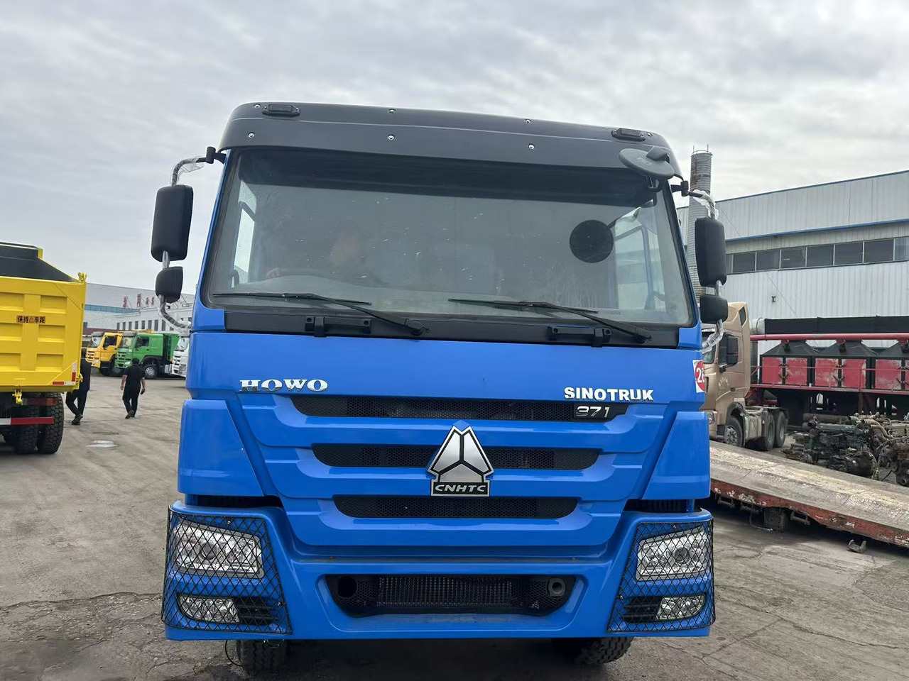 HOWO DUMP TRUCK 336 8✖4 - Truck: picture 2 HOWO DUMP TRUCK 336 8✖4 - Truck: picture 2