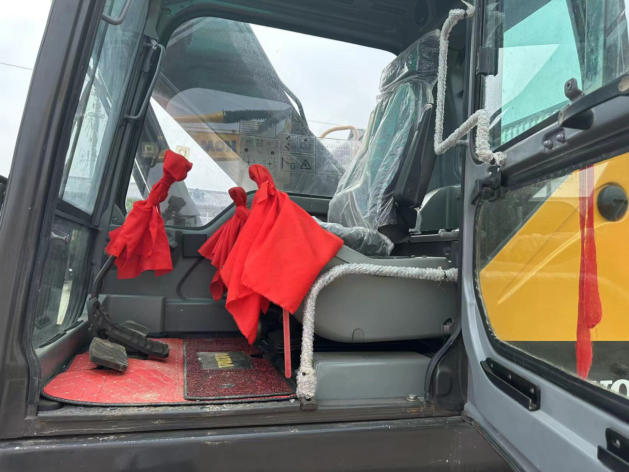 VOLVO Excavator EC240D Cilck for Discount - Excavator: picture 4 VOLVO Excavator EC240D Cilck for Discount - Excavator: picture 4