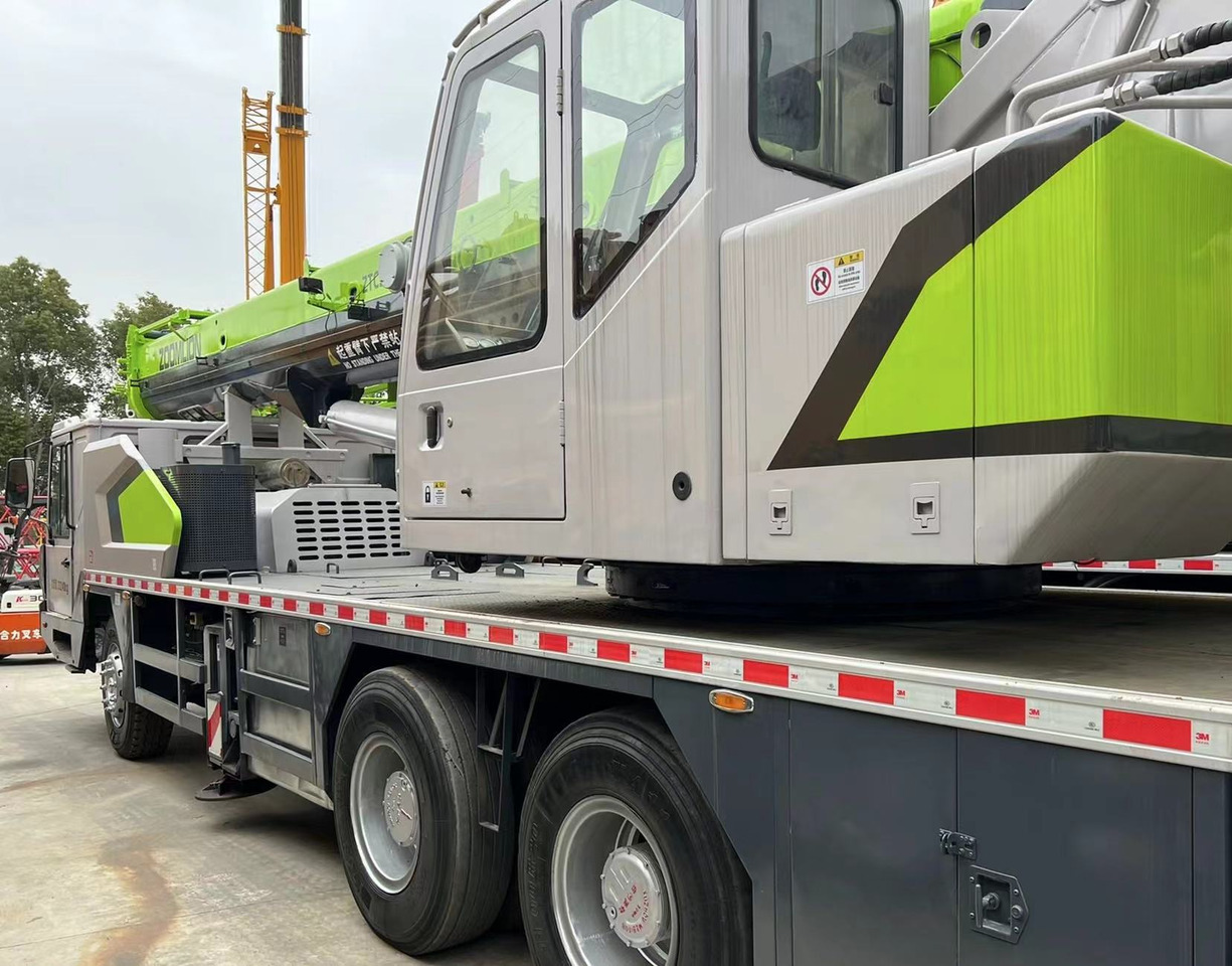 ZOOMLION Crane 33Ton - All terrain crane: picture 3 ZOOMLION Crane 33Ton - All terrain crane: picture 3